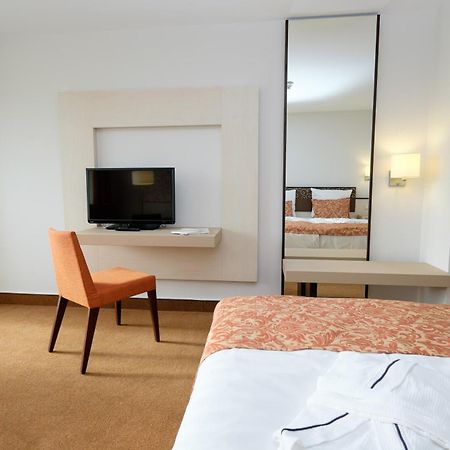 Hotel Bären Titisee Rum bild